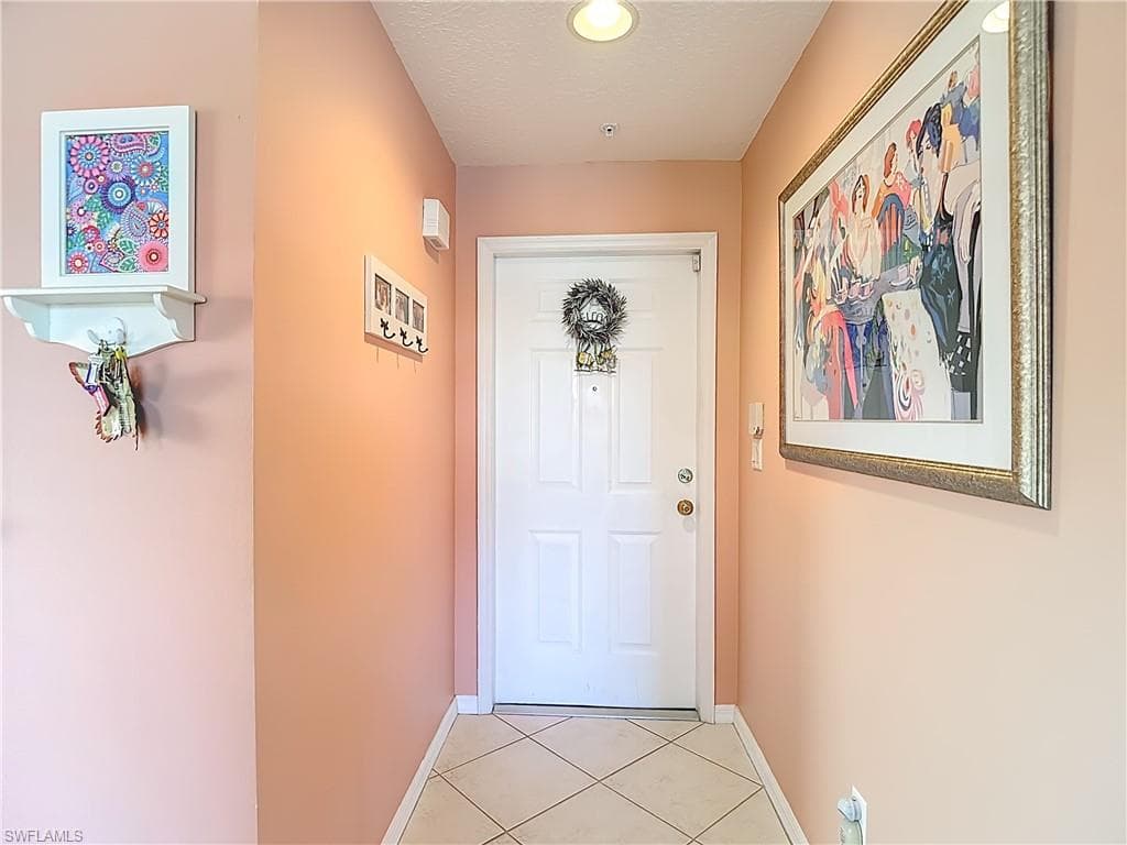 6930 Huntington Lakes CIR 104 photo 5 of 47