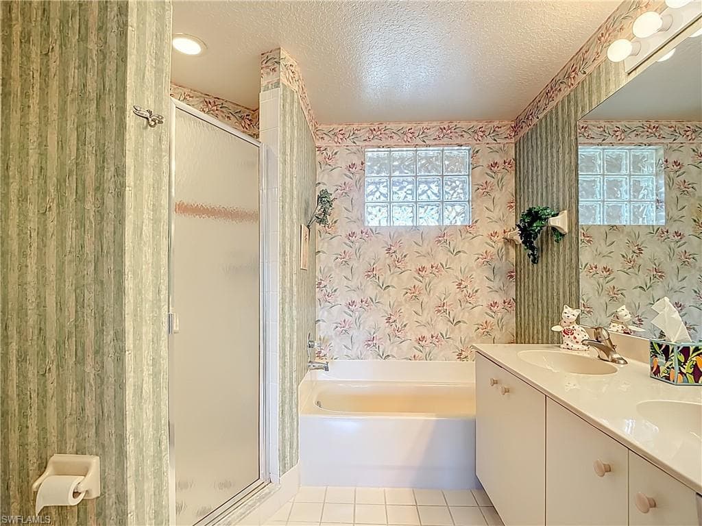 6930 Huntington Lakes CIR 104 photo 33 of 47