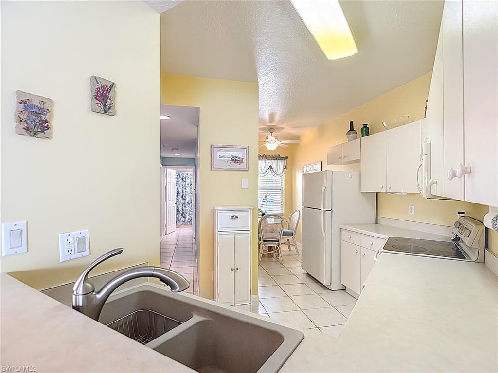 6930 Huntington Lakes CIR 104 photo 14 of 47