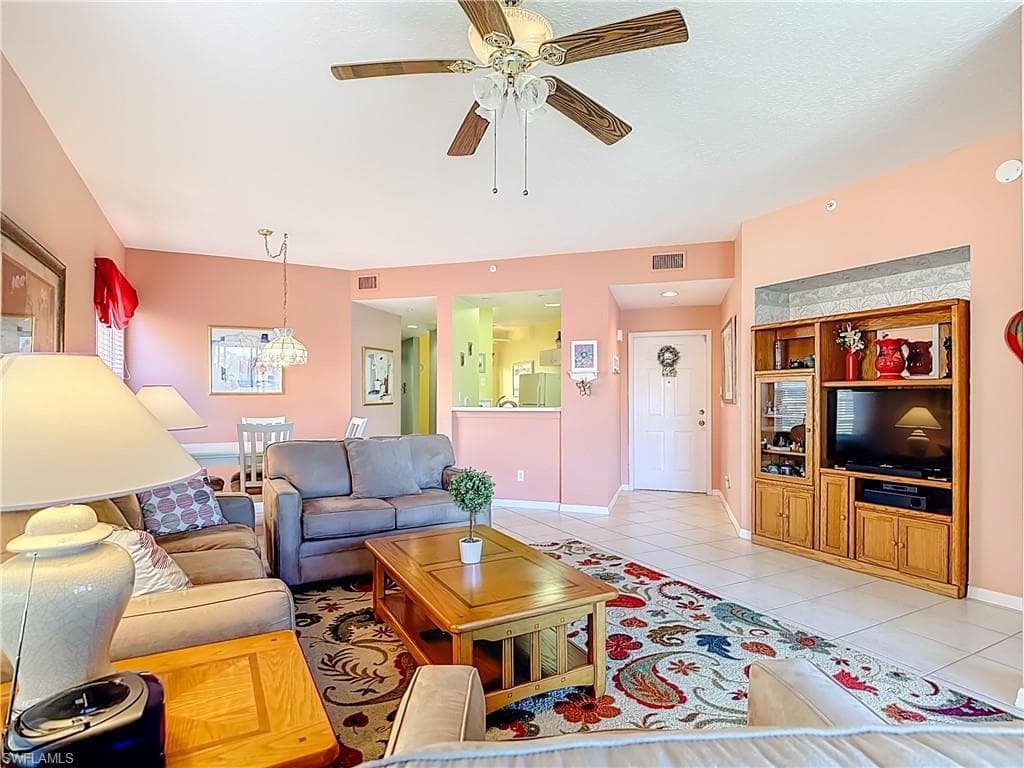 6930 Huntington Lakes CIR 104 photo 11 of 47