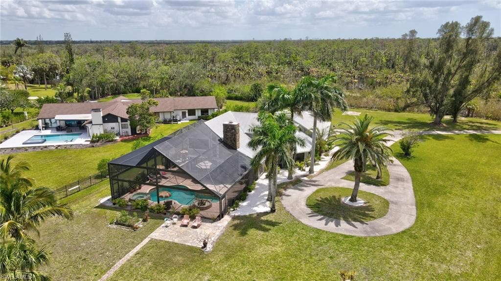 Bird's eye view featuring a view of trees
