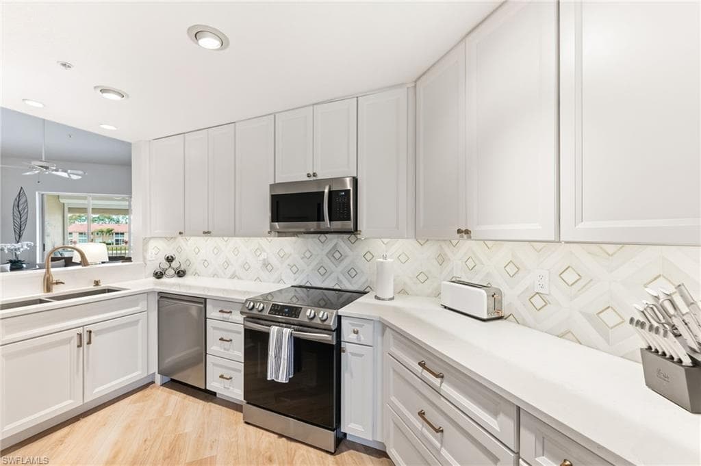 6930 Huntington Lakes CIR 203 photo 6 of 22