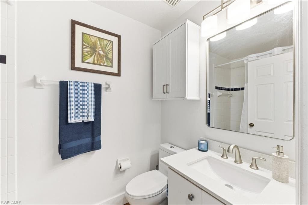 6930 Huntington Lakes CIR 203 photo 14 of 22