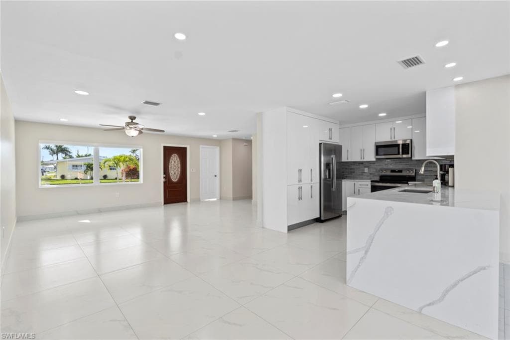 107 Albatross ST photo 14 of 30