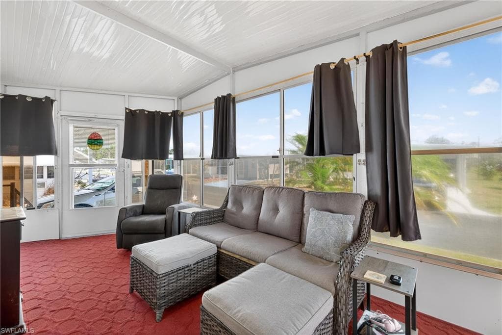 Sunroom / solarium