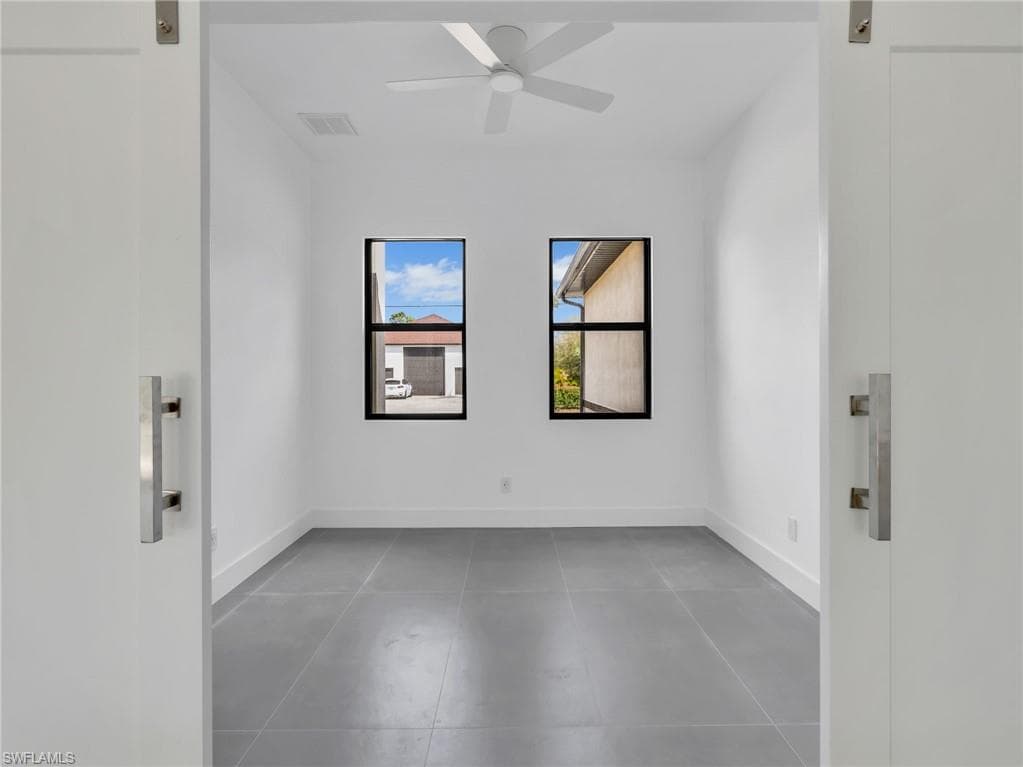 11161 Carnegie AVE photo 34 of 38