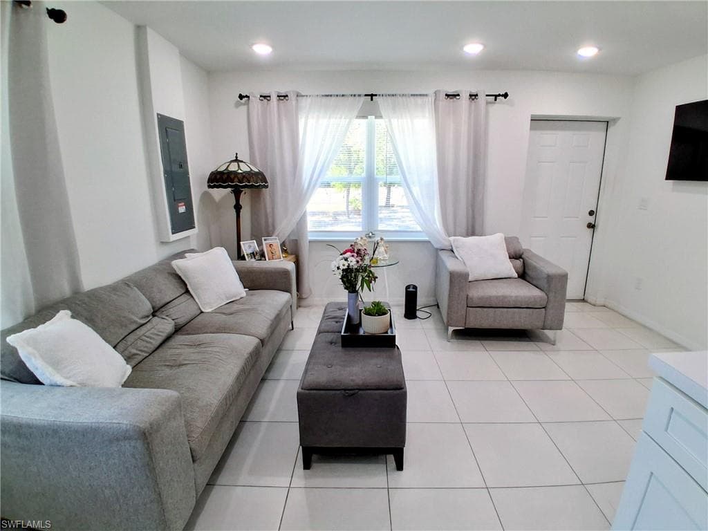 475 N Lindero ST photo 3 of 50