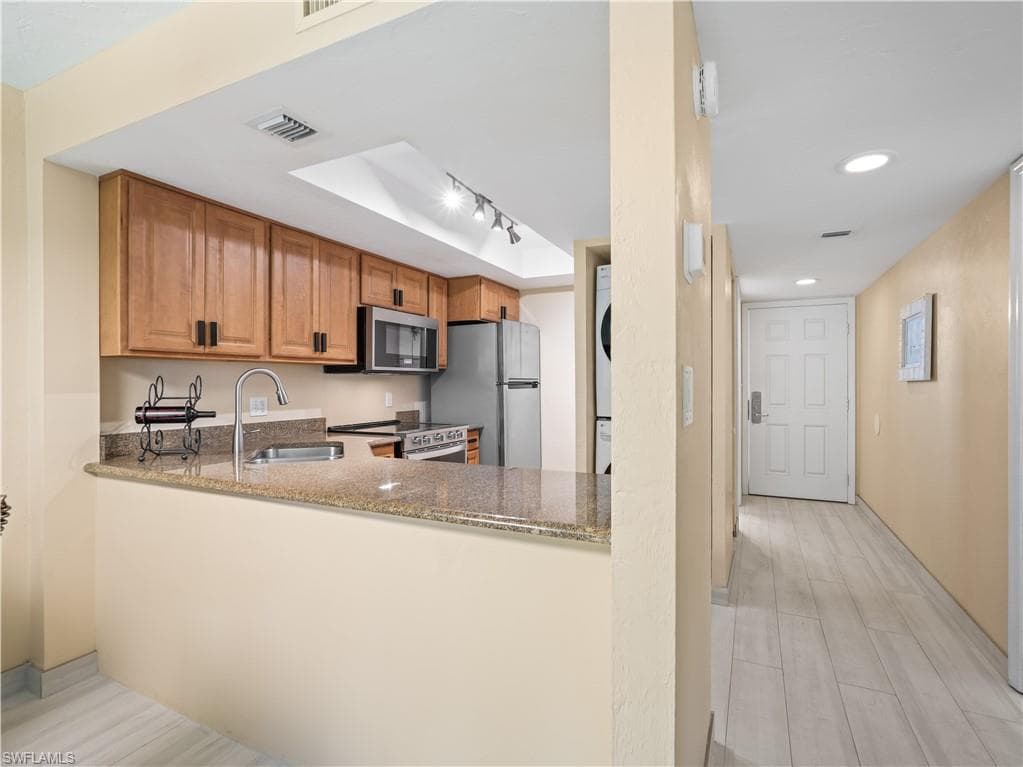 600 Neapolitan WAY 127 photo 7 of 41