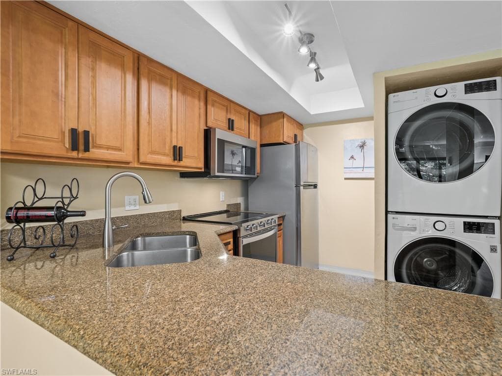 600 Neapolitan WAY 127 photo 10 of 41