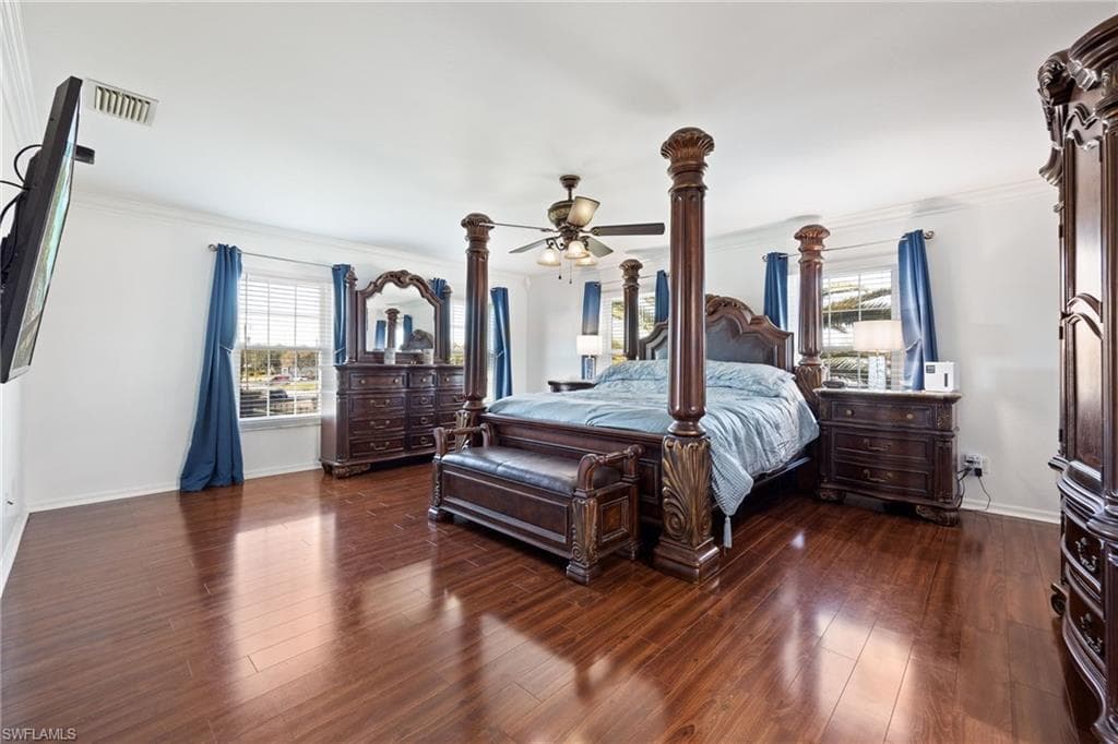 MAIN BEDROOM