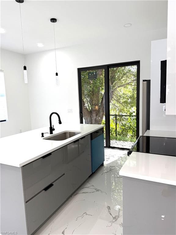 914 Sunrise BLVD photo 9 of 17