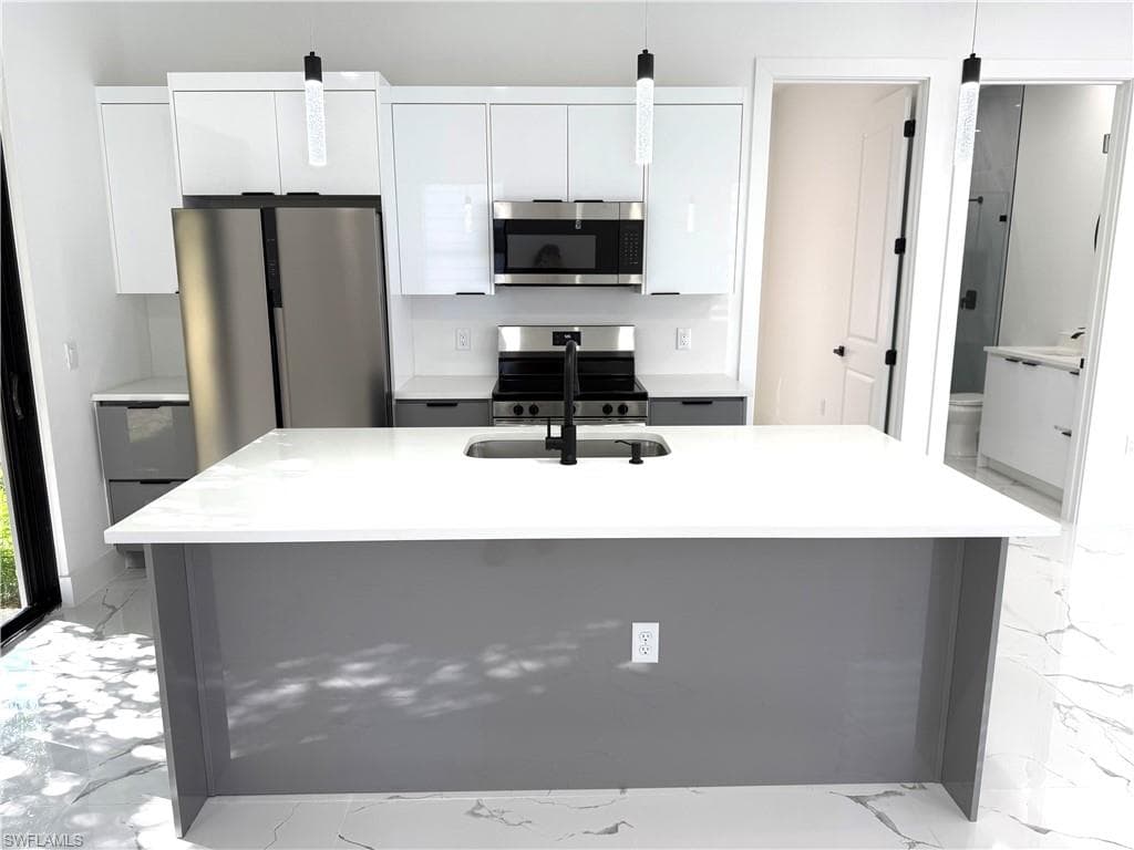 914 Sunrise BLVD photo 8 of 17