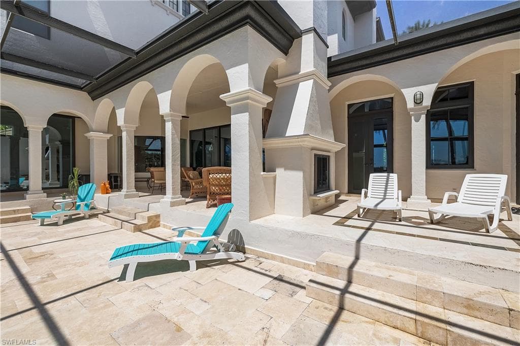 Double side fireplace with spacious covered lanai
