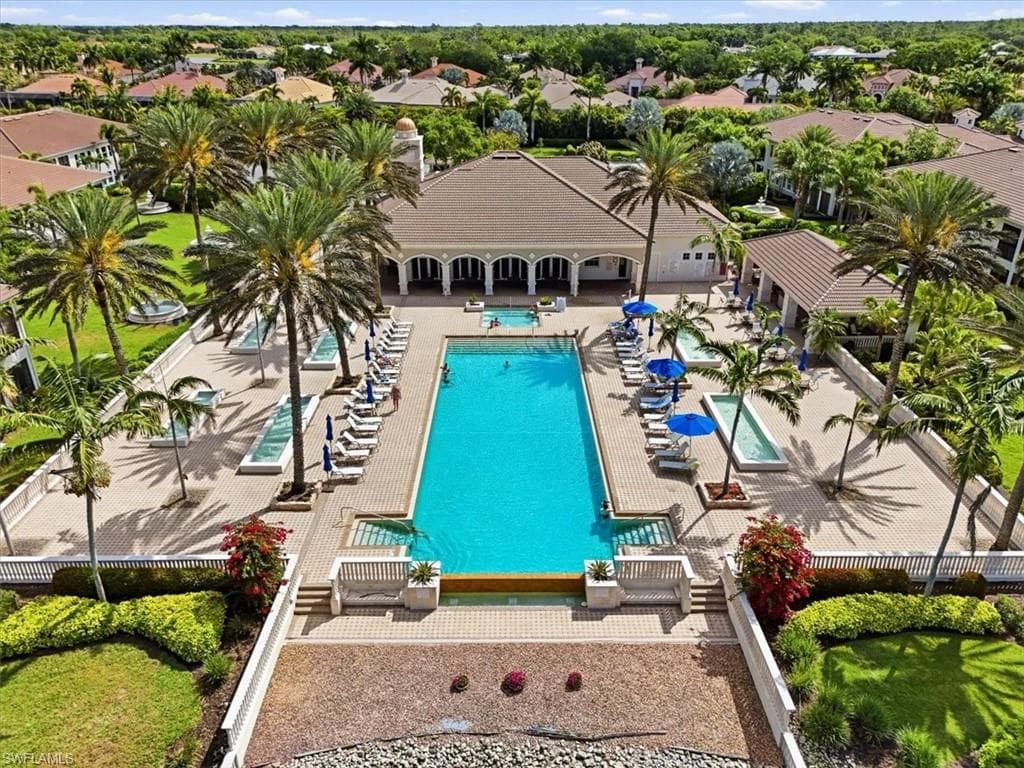 Community pool & clubhouse