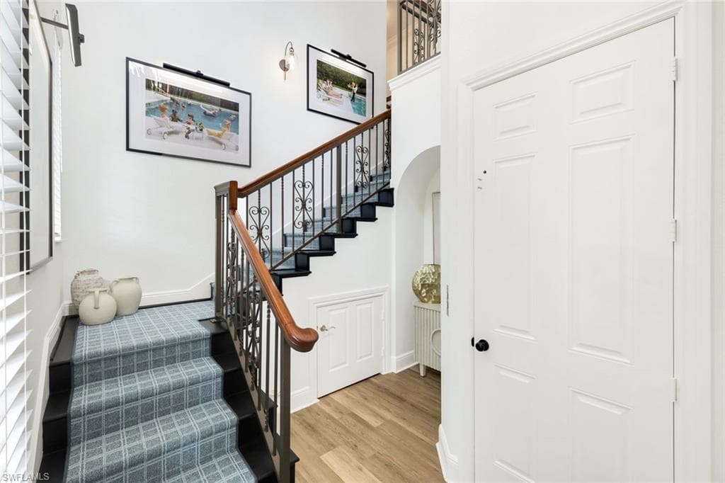 2 story Foyer