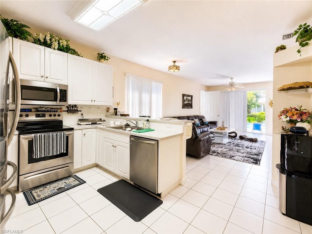 7928 Summer Lake CT photo 4 of 11