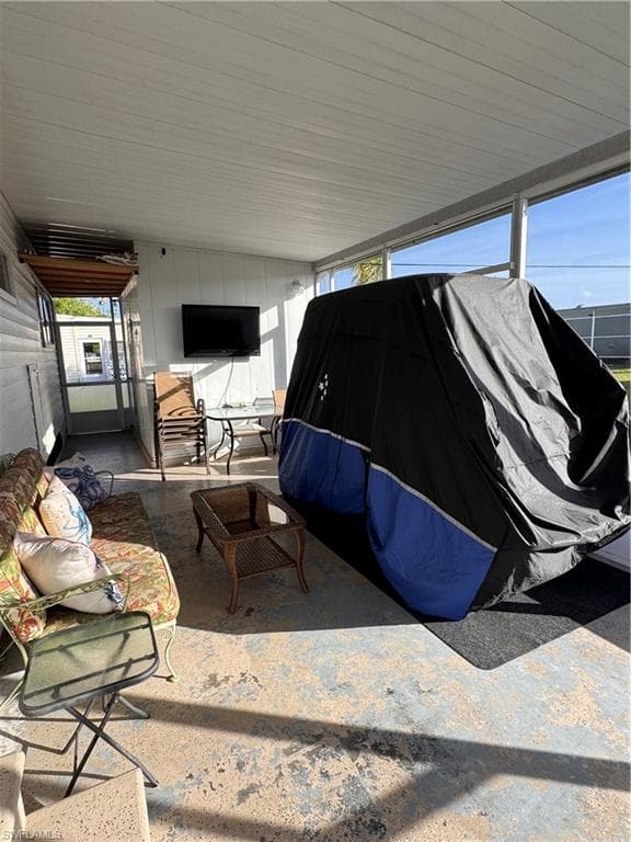 Screen room, location also of shed, stackable washer dryer located in shed
