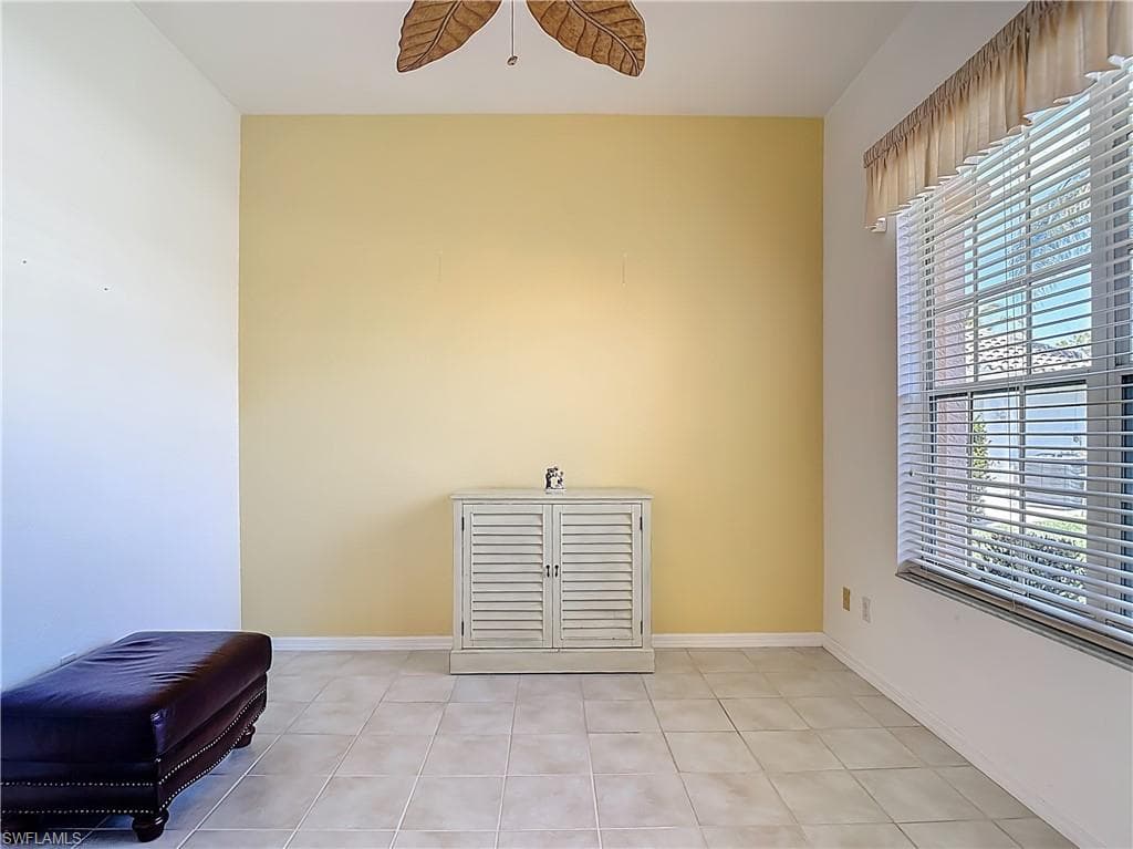 Den/Bedroom