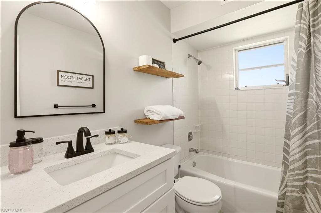 Hall Bath Tub/Shower Combo