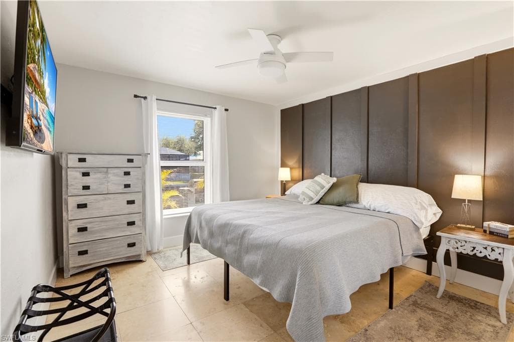King Bed/ Feature Wall/ Smart TV