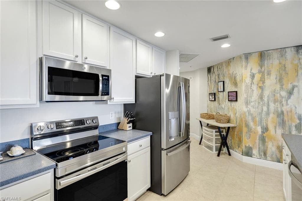 5781 Cape Harbour DR 1108 photo 14 of 39