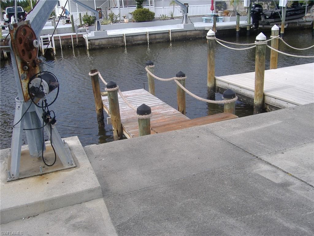 Fingerling Dock in 10 Ft easement