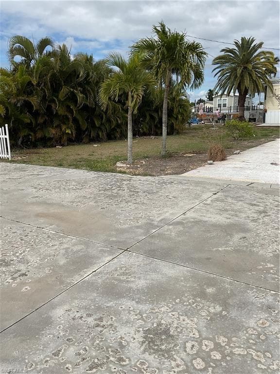 5012 Flamingo DR photo 8 of 13