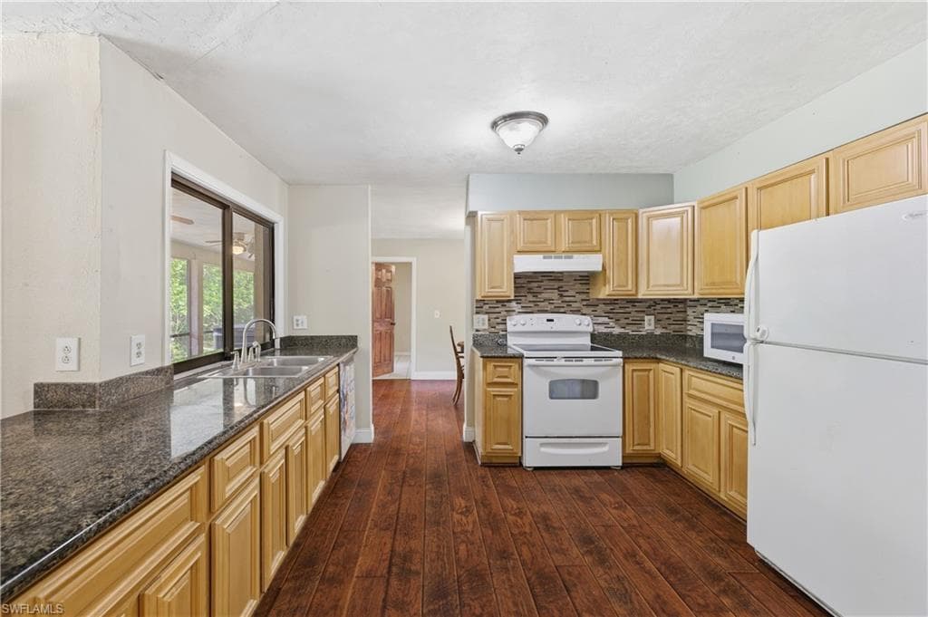5681 Bur Oaks LN photo 18 of 27