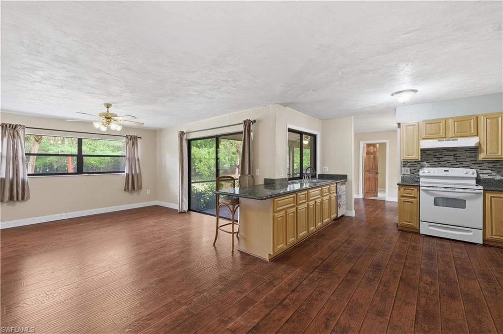 5681 Bur Oaks LN photo 19 of 27