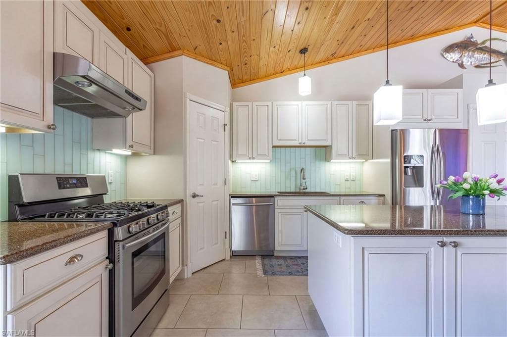 7655 Myrsine CIR photo 20 of 32
