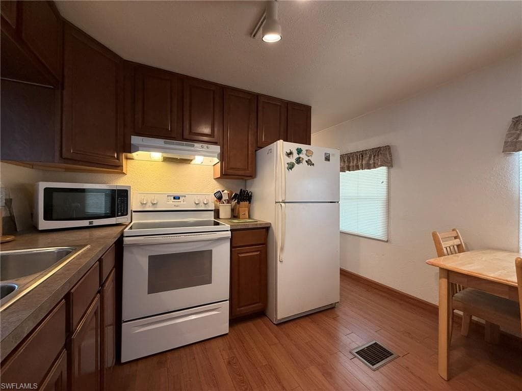 120 Lantern PL photo 22 of 47