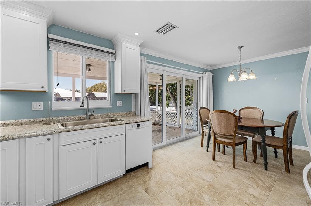 7815 Bocilla LN photo 13 of 39