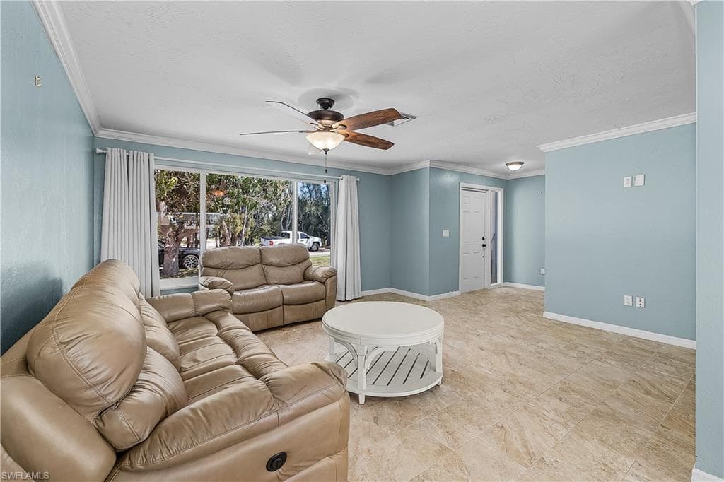7815 Bocilla LN photo 4 of 39