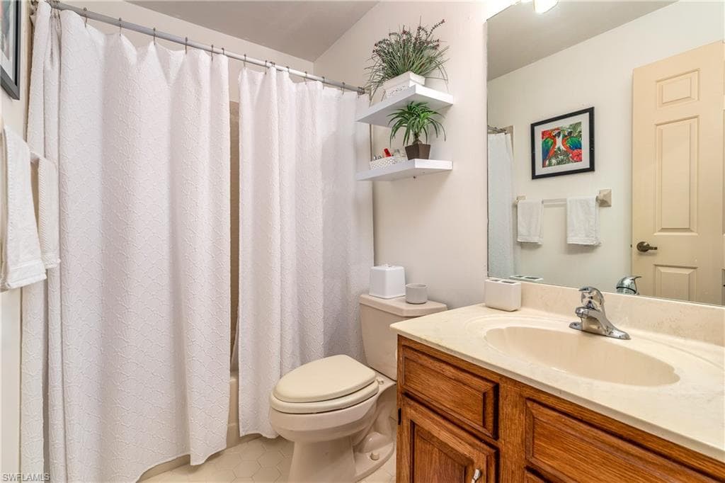 3rd Bathroom - on 2nd floor