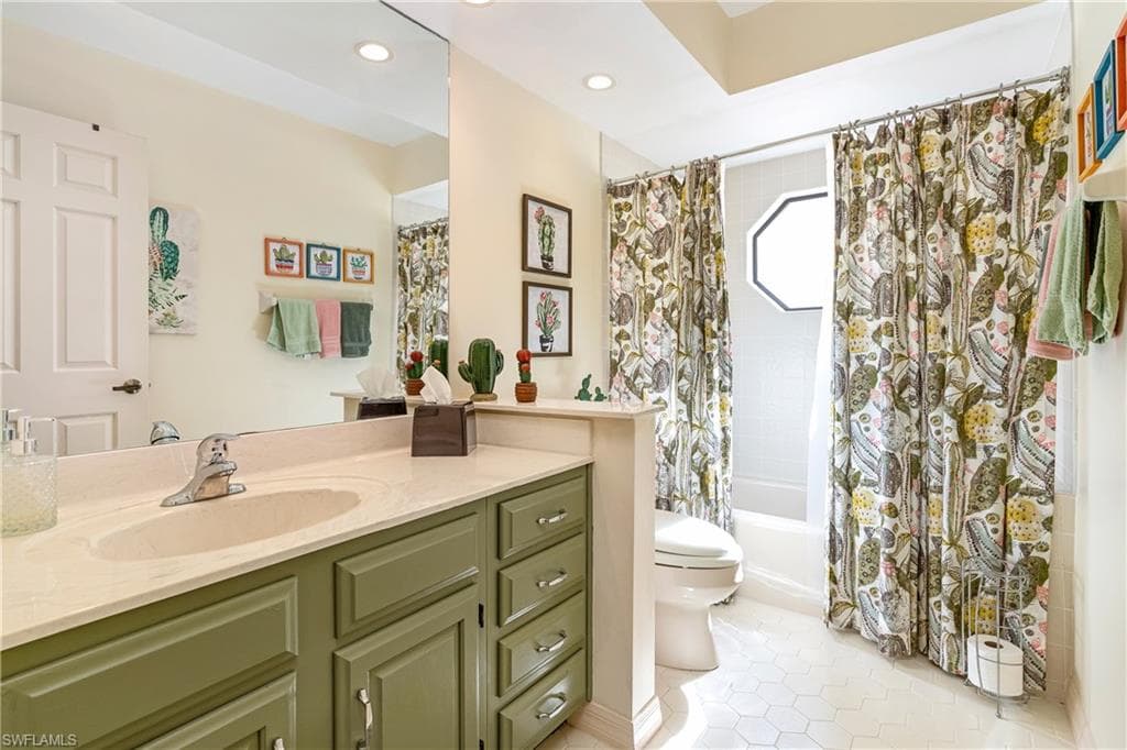 bathroom next to 2nd bedroom Main floor