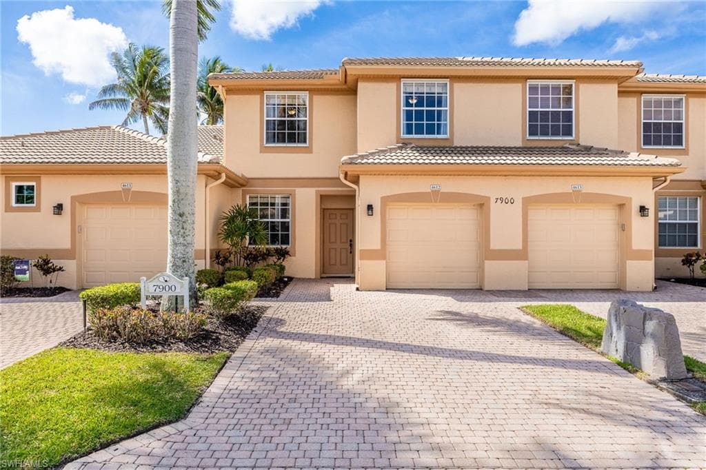 7900 Lake Sawgrass LOOP 4612 photo 2 of 42