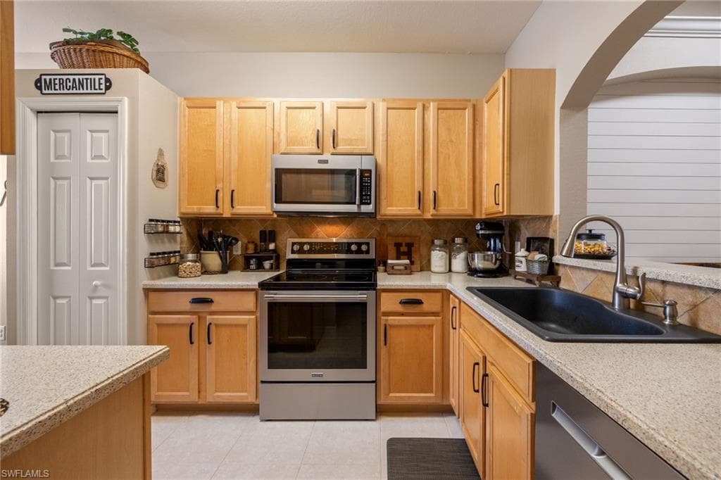 7900 Lake Sawgrass LOOP 4612 photo 9 of 42