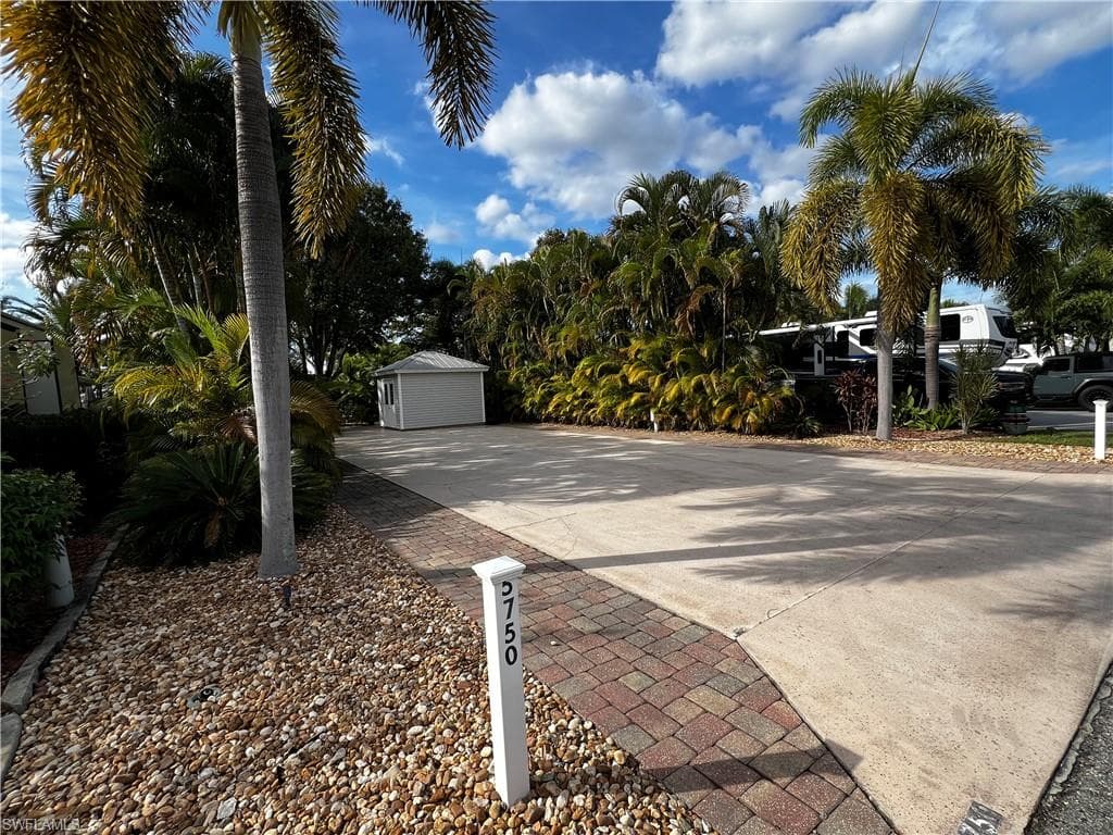 5750 Burrwood CT photo 1 of 6