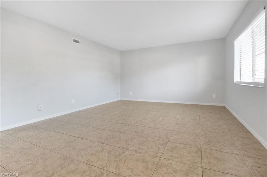 Spare room with visible vents and baseboards