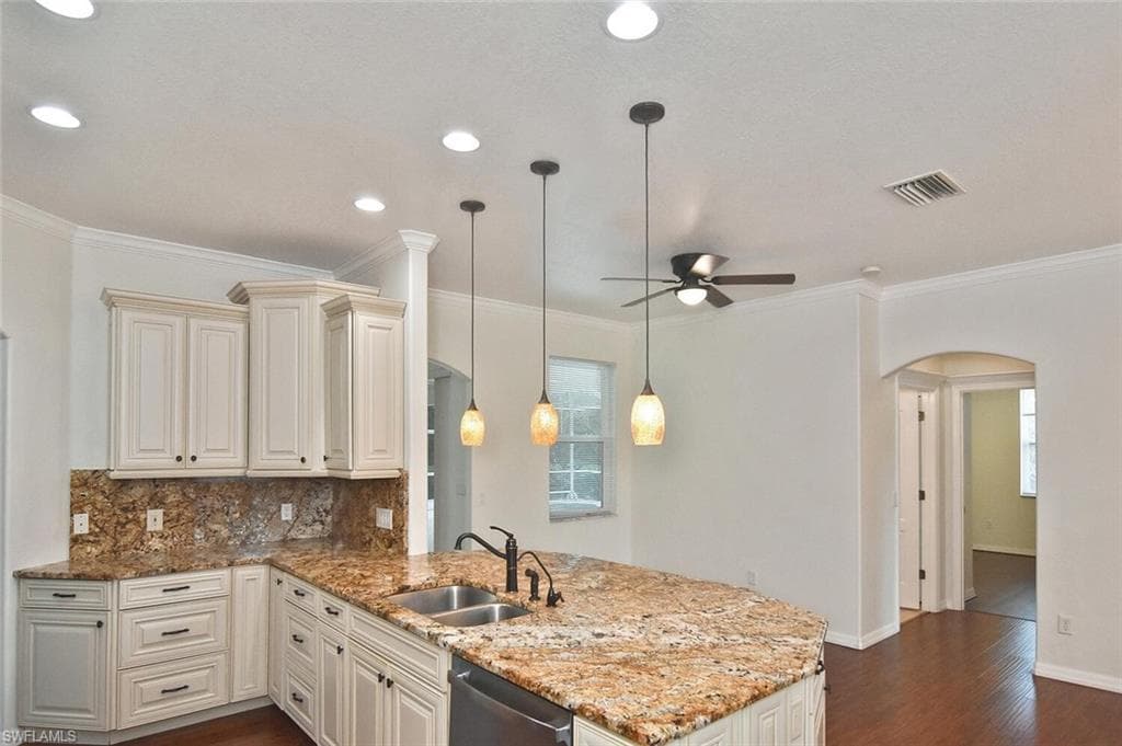 1408 Saracen LN photo 21 of 49