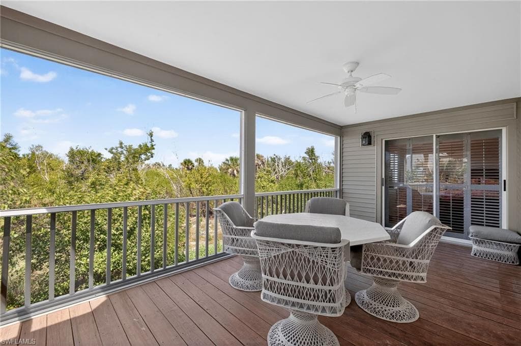Sunroom featuring outdoor dining area and a ceiling fan