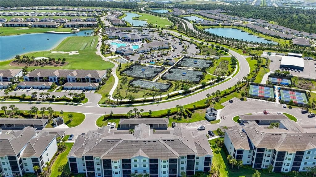 Short walk to the Babcock National Clubhouse and amenities-pickleball courts are just steps from your front door!