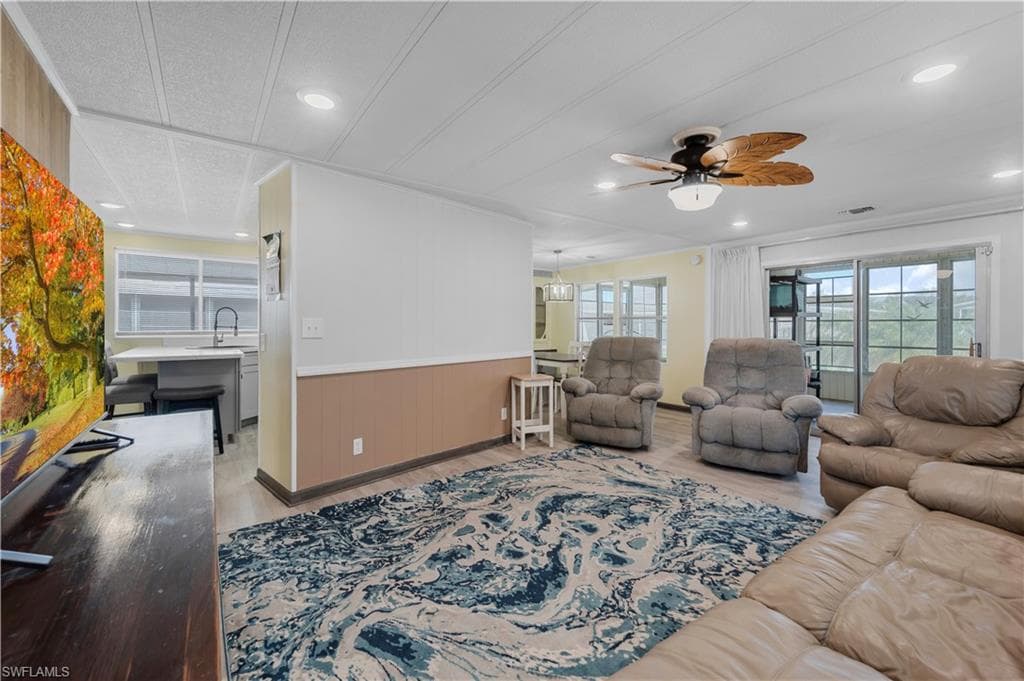 5506 Harbor LN photo 2 of 20