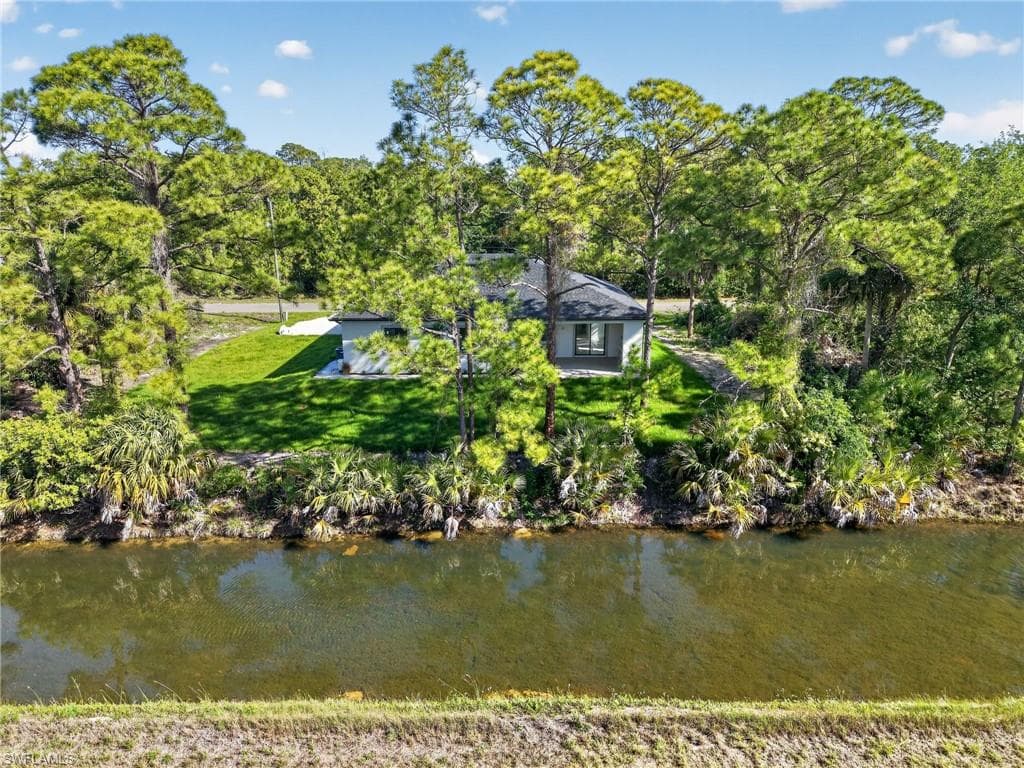 Waterfront property with a modern residential structure