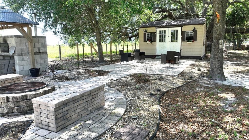Featuring fireplace and shed