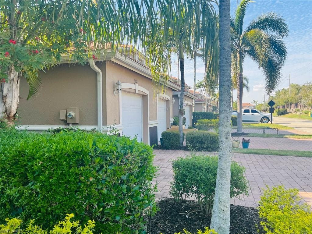 9620 Roundstone CIR photo 13 of 18