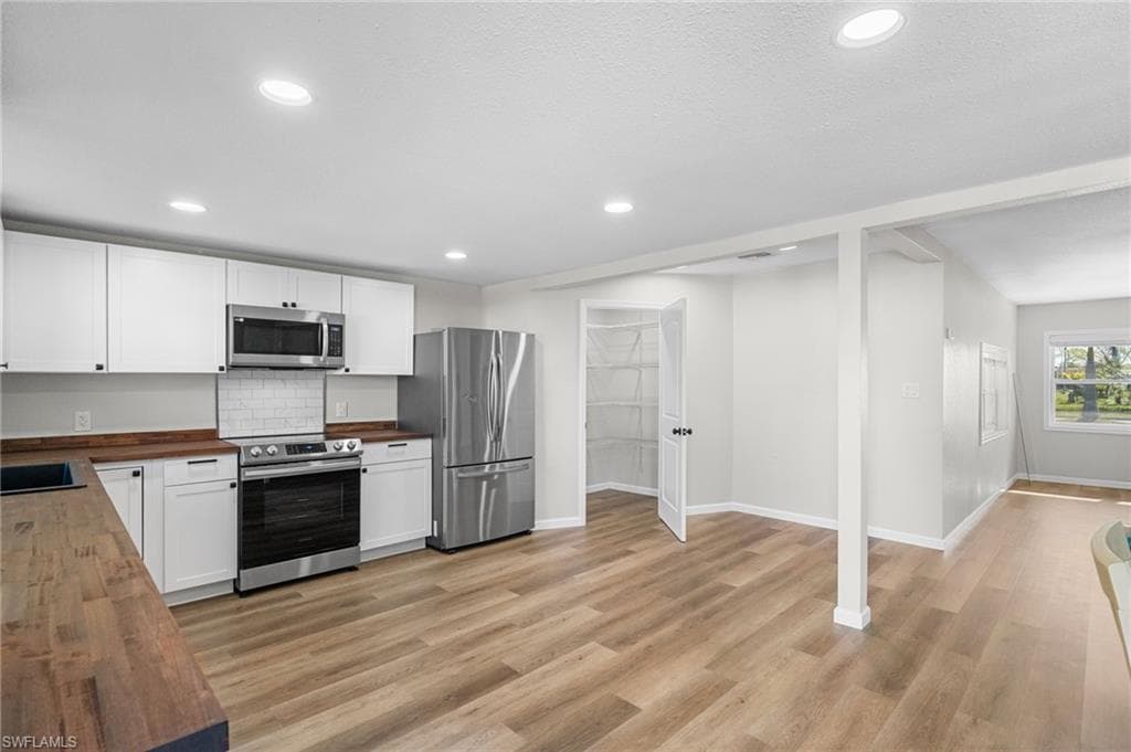 505 Copeland AVE N photo 9 of 31