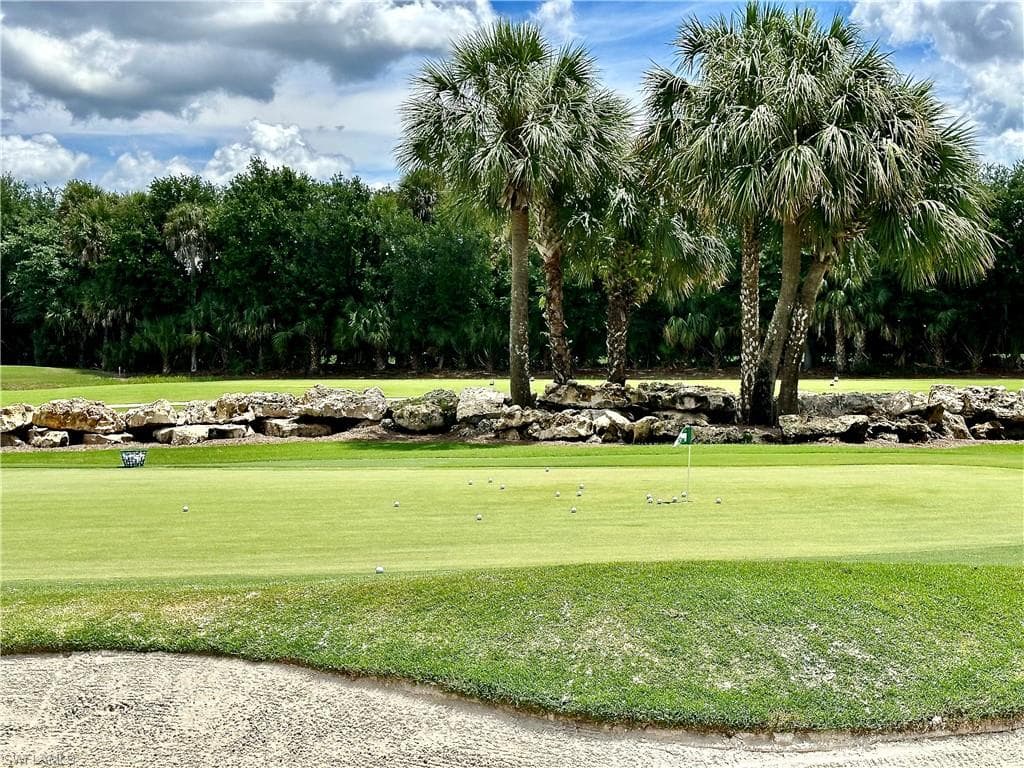 Greens to practice putting and chipping.