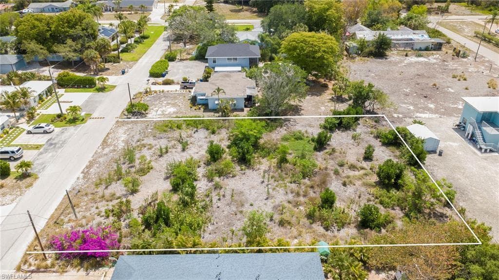 4211 Mariner LN photo 5 of 10