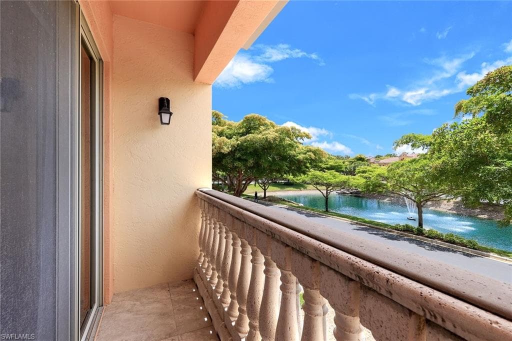 8721 Piazza Del Lago CIR 205 photo 15 of 38